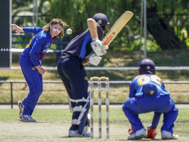 Sam Gove sends one down for Frankston Peninsula against Prahran. Picture: Valeriu Campan