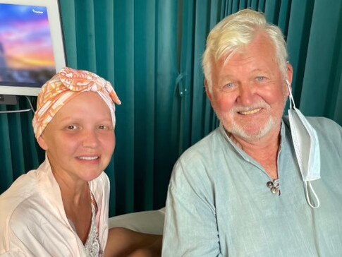 Nurse picks up dance moves from dad to jive through chemo