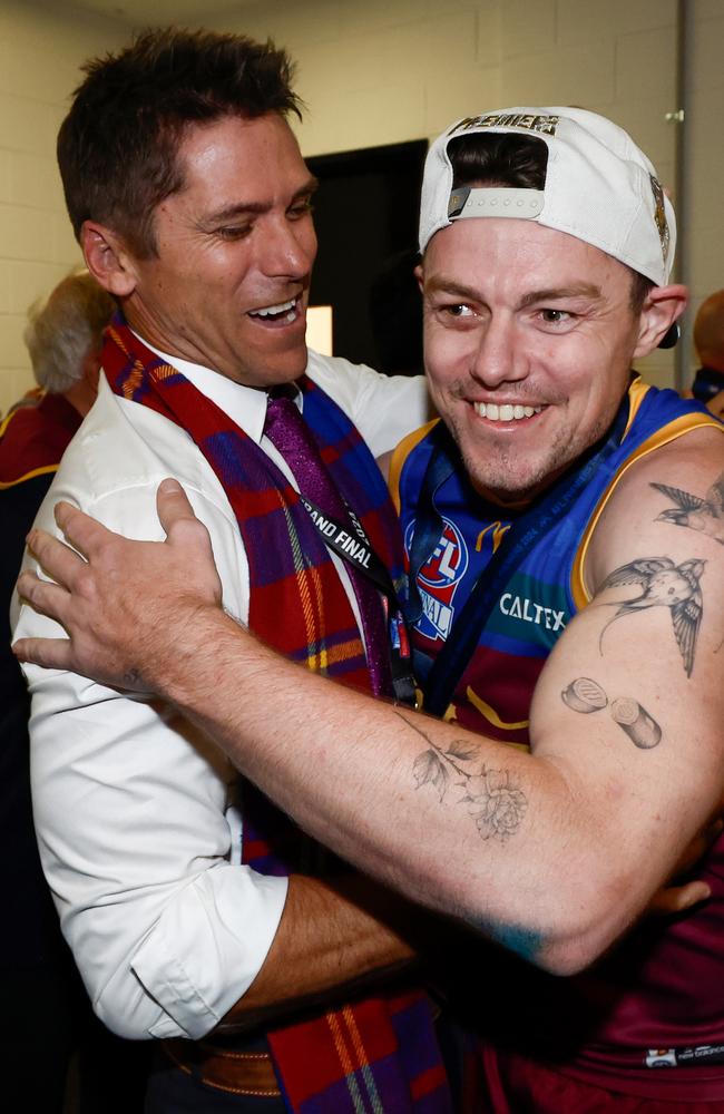 Simon Black shares a moment with Lachie Neale after the grand final. Picture: Michael Willson/AFL Photos