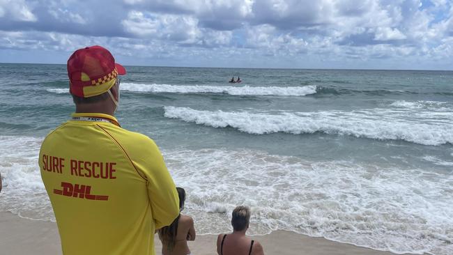 Burleigh Heads beach closed after shark sighting