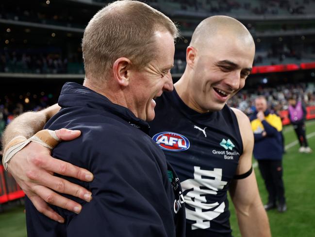 MELBOURNE, AUSTRALIA - JUNE 09: Michael Voss, Senior Coach of the Blues and Alex Cincotta of the Blues celebrate during the 2024 AFL Round 13 match between the Essendon Bombers and the Carlton Blues at The Melbourne Cricket Ground on June 09, 2024 in Melbourne, Australia. (Photo by Michael Willson/AFL Photos via Getty Images)