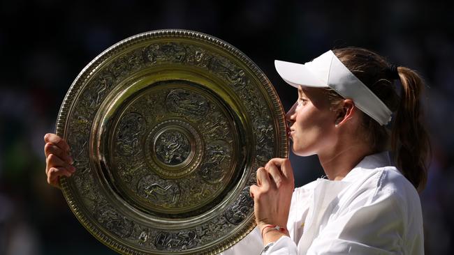 Elena Rybakina kisses the trophy. Picture: Getty Images