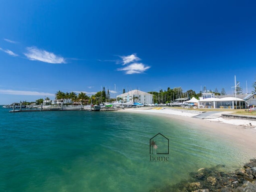 Qld coastal views under $1million July 2021: Hollywell