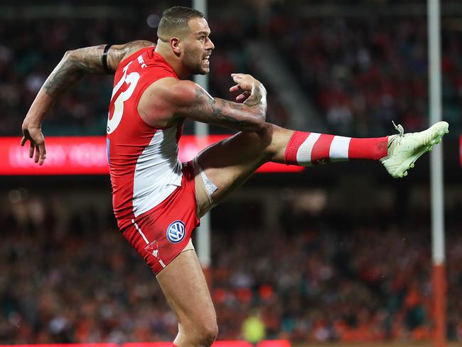 Sydney's Lance Franklin has a shot during AFL Elimination Final between the Sydney Swans and GWS Giants at the SCG. Picture. Phil Hillyard