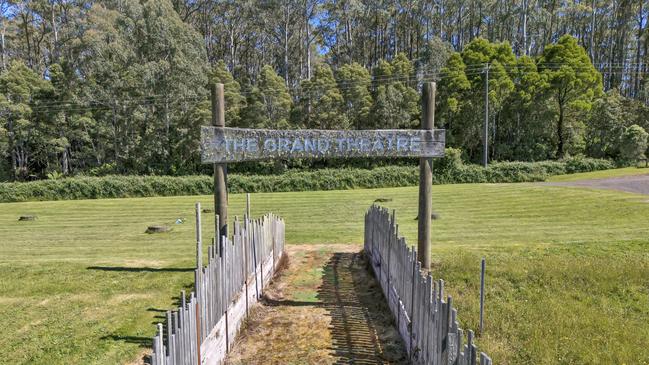 The entrance to the grand theatre.