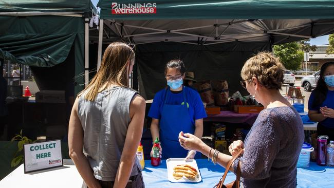 Bunnings sausage sizzles are set to make a return in Victoria. Picture: NCA NewsWire/Jenny Evans