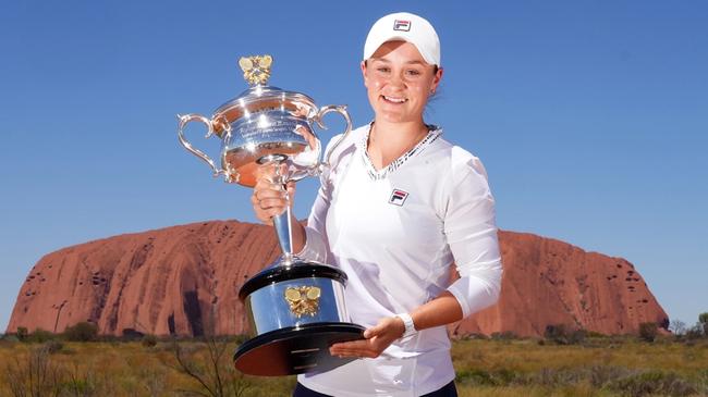 World number one Ash Barty during a visit to Uluru with the Australian Open trophy. Source: https://twitter.com/TennisAustralia