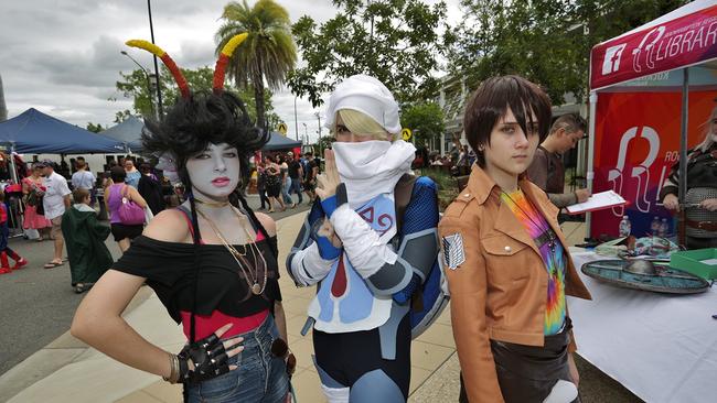 L-R Jazmyn De Chaumont Rambert, Monica Linnane and Piipa Kirk at CapriCon.