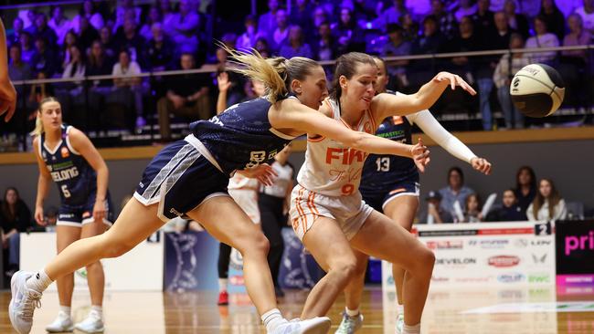 GEELONG, AUSTRALIA - OCTOBER 30: Jazmin Shelley of Geelong United defends Alicia Froling of the Townsville Fire during the round one WNBL match between Geelong United and Townsville Fire at The Geelong Arena, on October 30, 2024, in Geelong, Australia. (Photo by Kelly Defina/Getty Images)