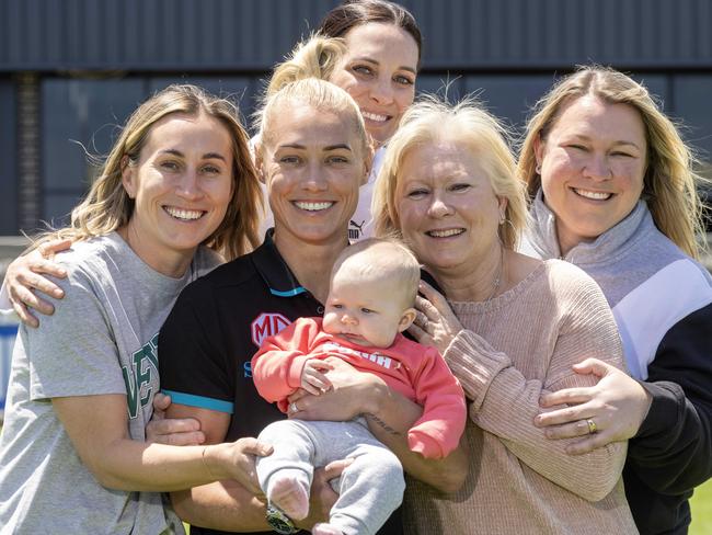 31st October, 2023: Port Adelaide player Erin Phillips with her sister Amy, wife tracey, mum Julie, Sister Rachel and baby London, announcers get retirement from AFLW. Picture by Kelly barnes