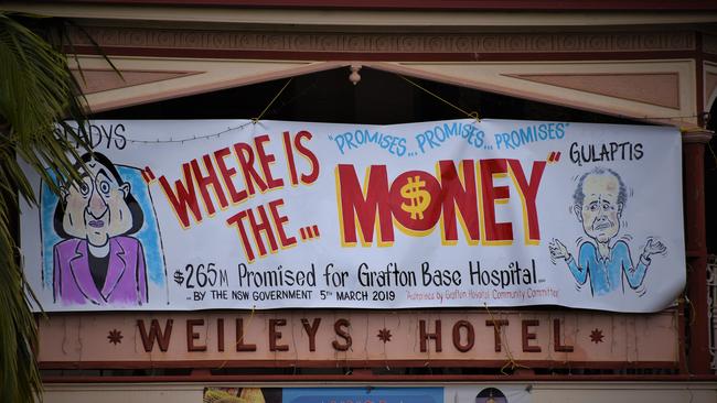 The Grafton Base Hospital Community Committee has erected a large banner in Prince St demanding action on Grafton Base Hospital upgrade.