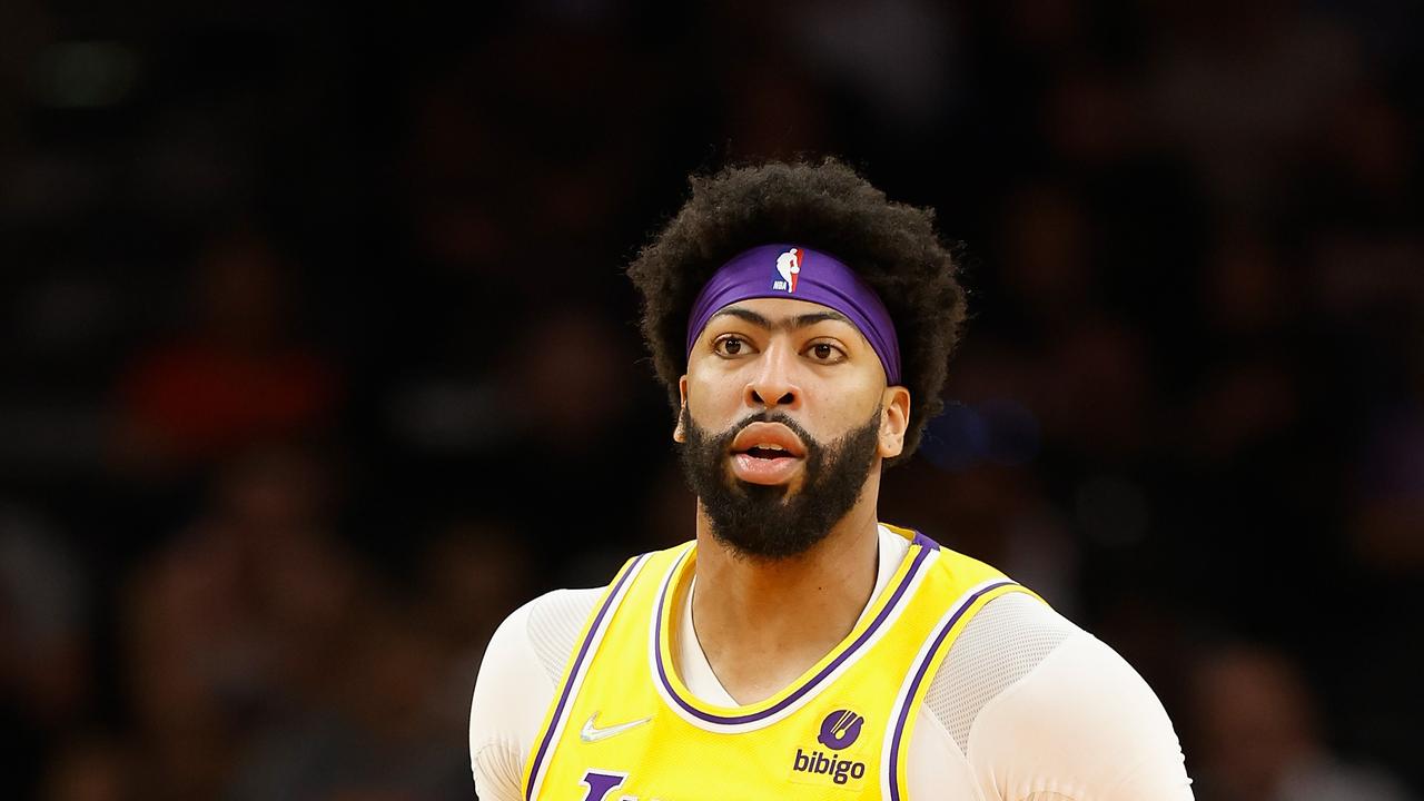 PHOENIX, ARIZONA - APRIL 05: Anthony Davis #3 of the Los Angeles Lakers handles the ball during the first half of the NBA game against the Phoenix Suns at Footprint Center on April 05, 2022 in Phoenix, Arizona. The Suns defeated the Lakers 121-110. NOTE TO USER: User expressly acknowledges and agrees that, by downloading and or using this photograph, User is consenting to the terms and conditions of the Getty Images License Agreement. Christian Petersen/Getty Images/AFP == FOR NEWSPAPERS, INTERNET, TELCOS &amp; TELEVISION USE ONLY ==