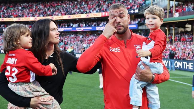 Lance Franklin farewells the SCG crowd. Photo by Matt King/AFL Photos/via Getty Images.