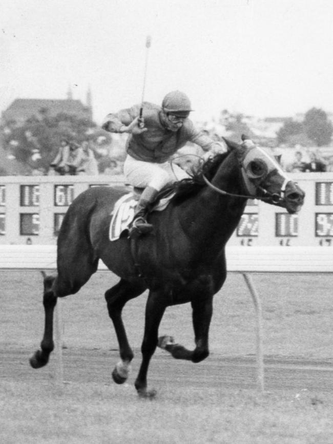 John Letts and Beldale Ball streak to victory in the 1980 Melbourne Cup.