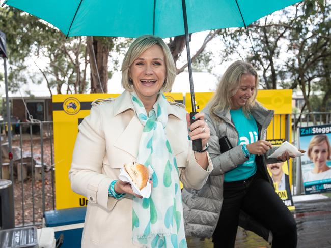 Independent MP for Warringah Zali Steggall grabs a roll from the fundraising sausage sizzle for the school band at Balgowlah North Public School. Picture: Julian Andrews