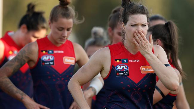 Melbourne players contemplate their defeat.