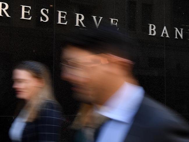 Pedestrians walk past the Reserve Bank of Australia (RBA) building in Sydney, Tuesday, February 4, 2019. (AAP Image/Joel Carrett) NO ARCHIVING