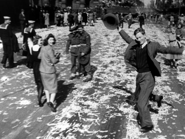 Ern Hill, the ‘Dancing Man’, in Elizabeth Street, Sydney, on VP Day in 1945.