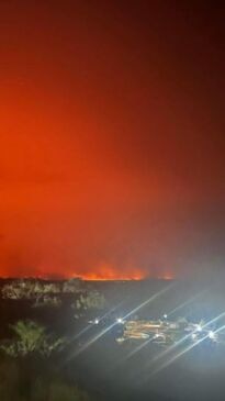 Apocalyptic scenes surround Tennant Creek as bushfire rips through mine