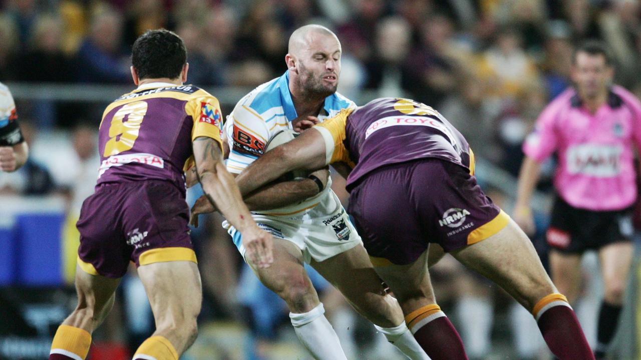 Chris Walker takes on the Brisbane Broncos line.