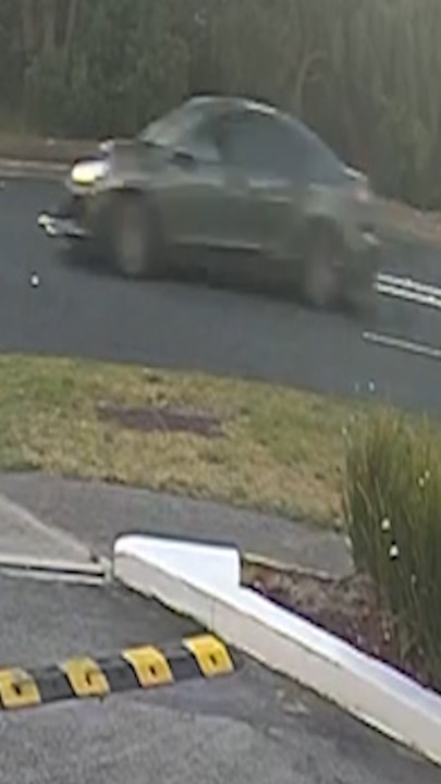 Carrum hit-run driver wanted by police