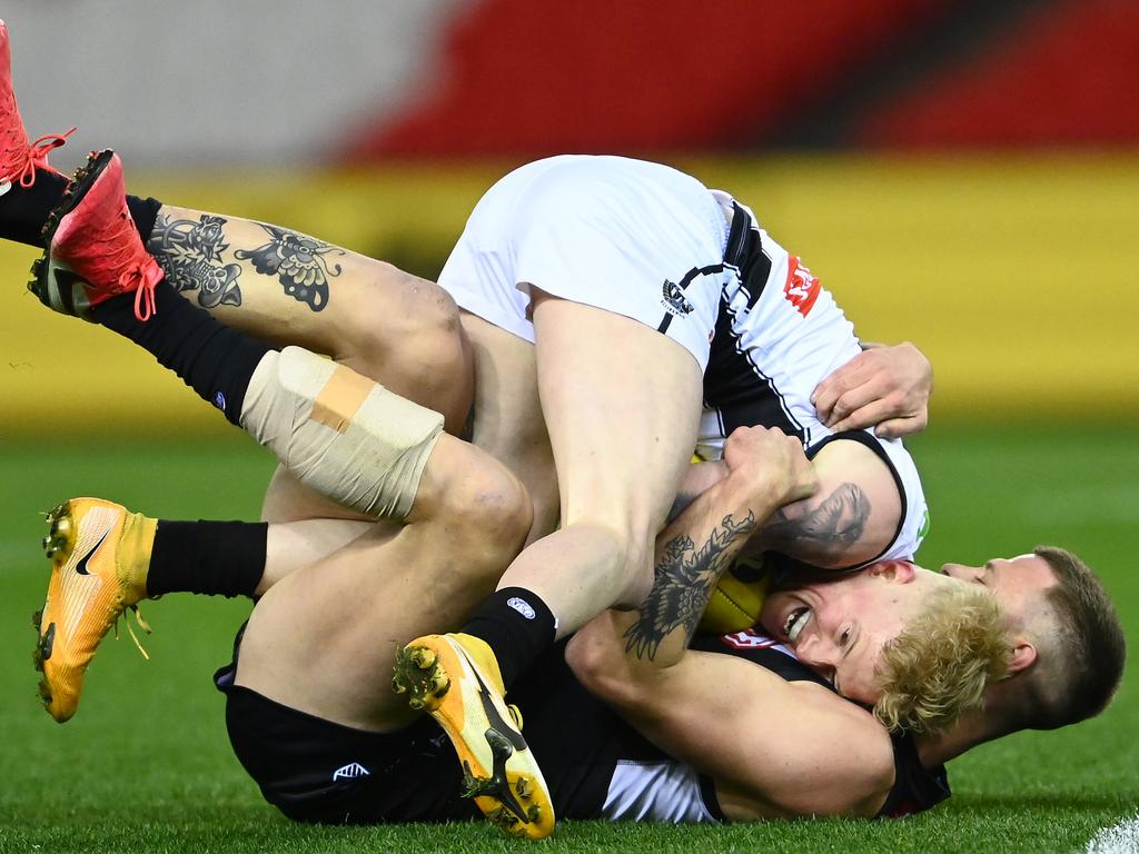 Peter Ladhams of the Power tackles Magpie John Noble. Picture: Quinn Rooney/Getty Images