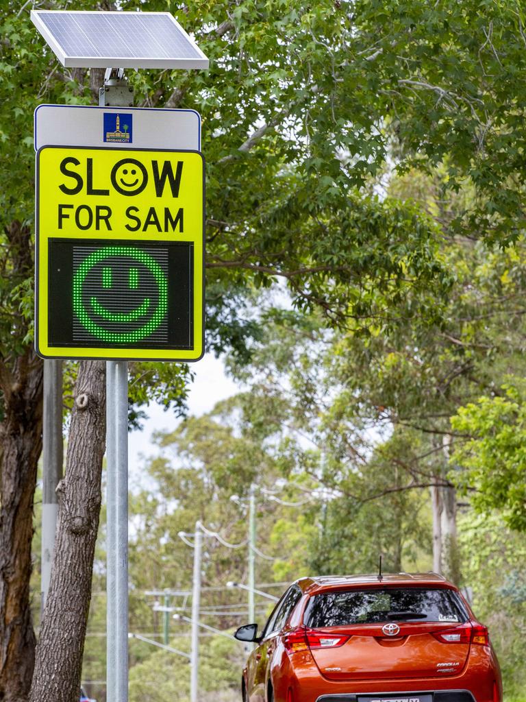 The new PAM signs will be similar to the Slow for SAM signs. (AAP Image/Richard Walker)