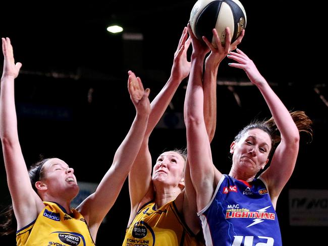 The Sydney Flames won both their matches in a tough road trip last round.