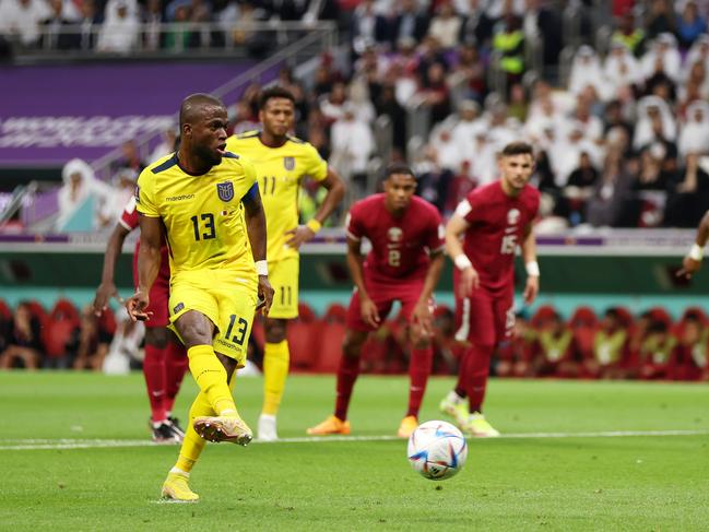 AL KHOR, QATAR - NOVEMBER 20: Enner Valencia of Ecuador converts the penalty to score his side's first goal during the FIFA World Cup Qatar 2022 Group A match between Qatar and Ecuador at Al Bayt Stadium on November 20, 2022 in Al Khor, Qatar. (Photo by Lars Baron/Getty Images) *** BESTPIX ***