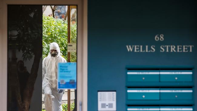 Cleaners on site at townhouses in Wells St. Southbank. Picture : NCA NewsWire / Ian Currie