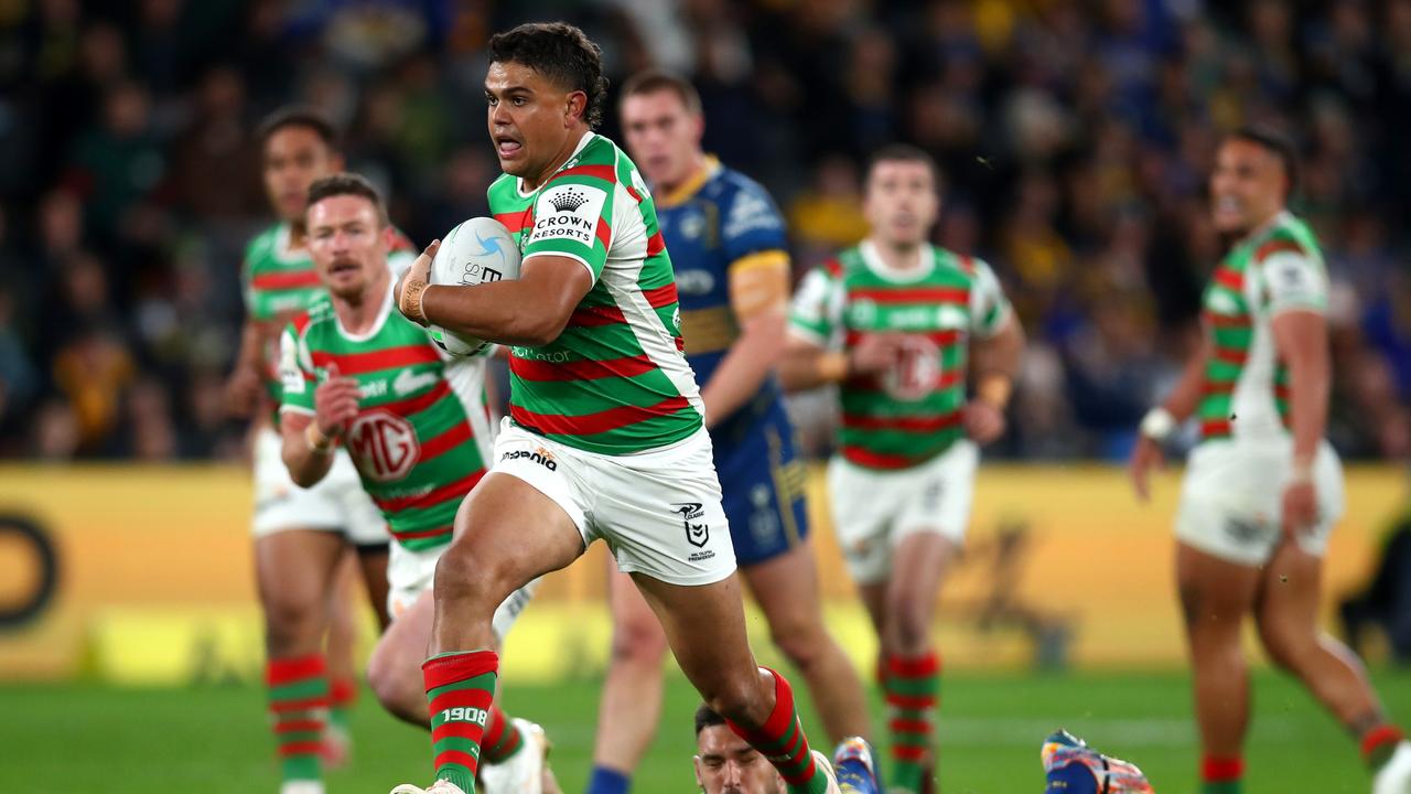 *APAC Sports Pictures of the Week – 2022, August 15* – SYDNEY, AUSTRALIA – AUGUST 12: Latrell Mitchell of the Rabbitohs makes a break during the round 22 NRL match between the Parramatta Eels and the South Sydney Rabbitohs at CommBank Stadium on August 12, 2022, in Sydney, Australia. (Photo by Jason McCawley/Getty Images)
