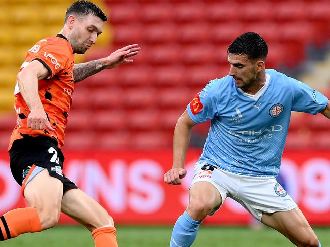 BRISBANE, AUSTRALIA - FEBRUARY 10: Jay O'Shea of the Roar and Steven Ugarkovic of Melbourne City compete for the ball during the A-League Men round 16 match between Brisbane Roar and Melbourne City at Suncorp Stadium, on February 10, 2024, in Brisbane, Australia. (Photo by Bradley Kanaris/Getty Images)