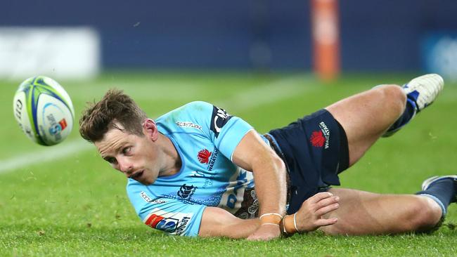 SYDNEY, AUSTRALIA - MAY 25: Bernard Foley of the Waratahs fumbles the ball during the round 15 Super Rugby match between the Waratahs and the Jaguares at Bankwest Stadium on May 25, 2019 in Sydney, Australia. (Photo by Jason McCawley/Getty Images)