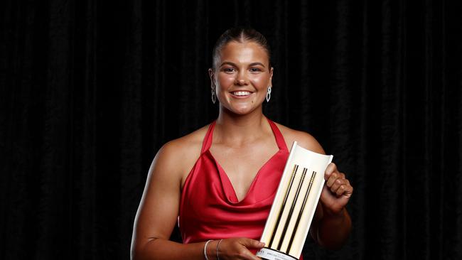 Georgia Voll celebrates being crowned Women's Domestic Player of the Year at the 2025 Cricket Australia Awards. Picture: Getty Images