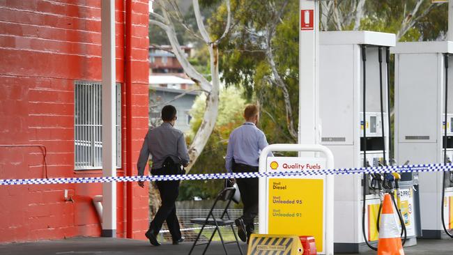 A 41-year-old man has died after being stabbed in the stomach at a Blackmans Bay service station on Roslyn Avenue. Picture: MATT THOMPSON