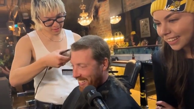 Barber offering Dustin Martin haircut on Swan St