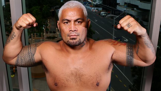 UFC fighter Mark Hunt has launched a stunning attack on Brock Lesnar.