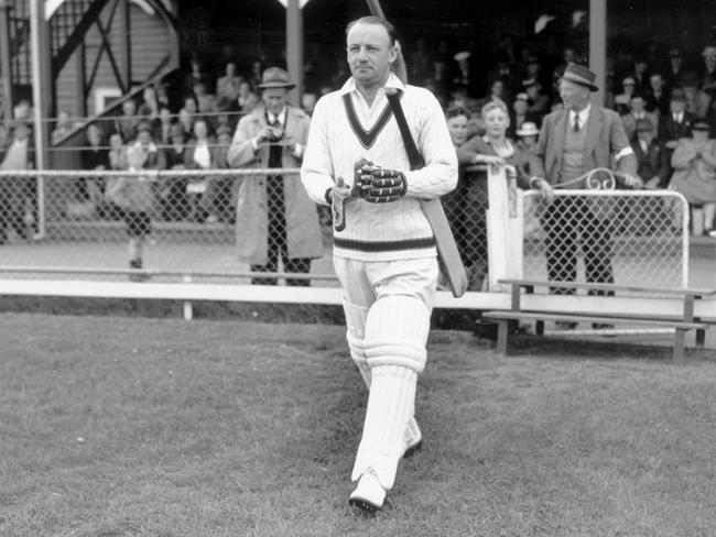 Sir Don Bradman | Fewest innings to score 2000 runs in Test | Sportzpoint.com
