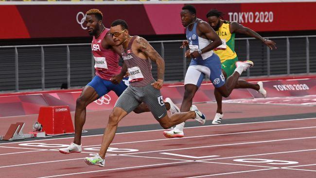 Andre de Grasse hitting the line in the 200m final. Picture: AFP Photos 