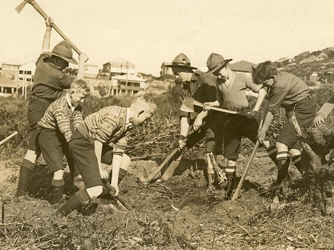 Scouts clearing land at North Curl Curl for Stewart House in 1929/