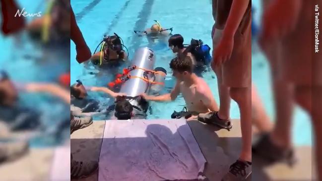 Elon Musk tests his “kid-sized submarine” to rescue Thailand kids