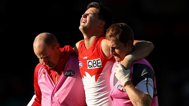 Nic Newman didn’t return after hurting his knee. Picture: Getty