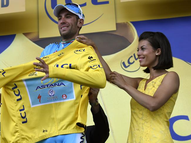 Before the snub ... the podium girl helps Nibali with his yellow jersey.