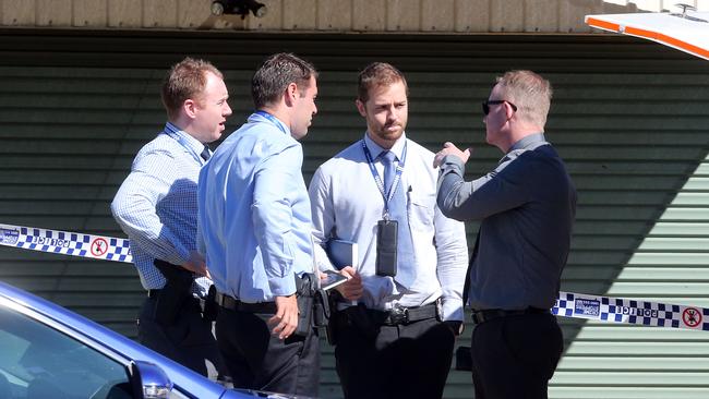 Home Invasion at Greenwood Court Helensvale. Detectives at the home. Pic by Richard Gosling