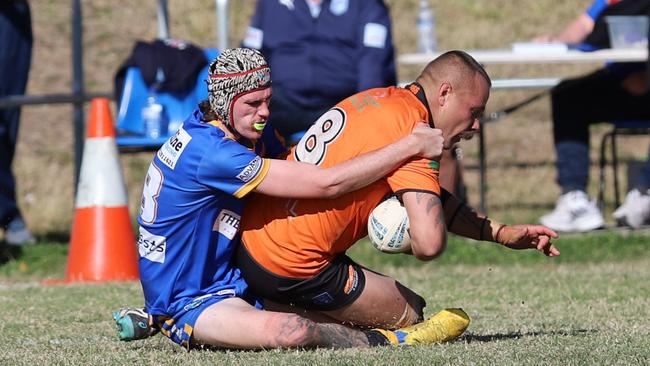 Tony Campbell scores for The Oaks. Picture: Steve Montgomery