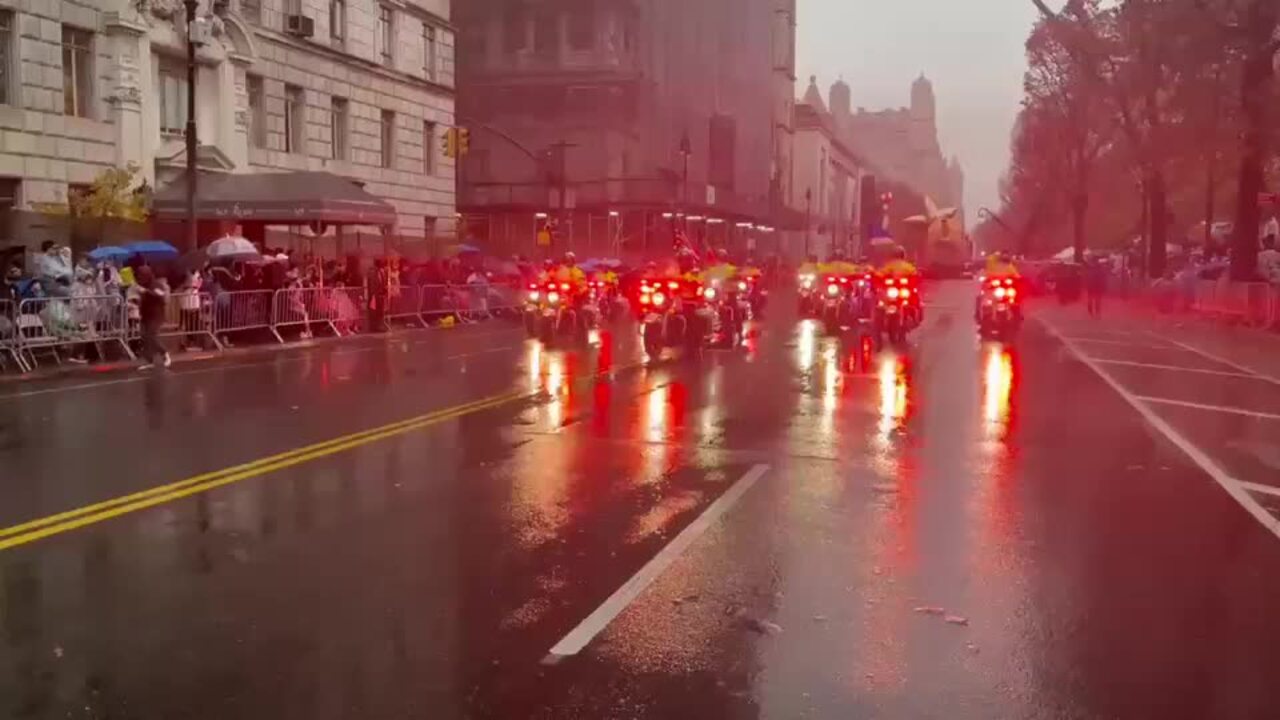 Macy's Thanksgiving Day Parade Kicks Off in Rainy New York