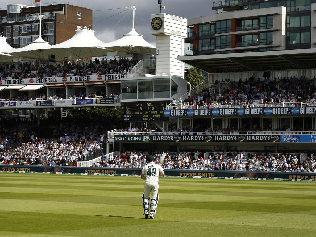 Steve Smith walks back out to bat after being struck by a delivery from Jofra Archer. (Photo by Ryan Pierse/Getty Images)