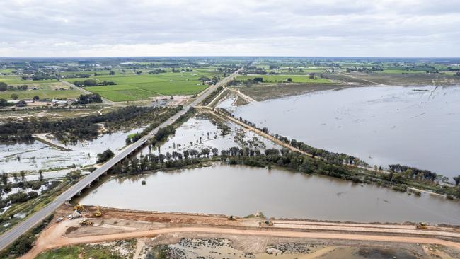 Renmark levy bank being reinforced, Nov 2022. Picture: Riverland Commercial Photography