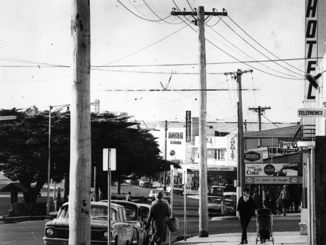 The Grand Hotel on the Nepean Hwy in Frankston, April 1966. Picture: HWT Library