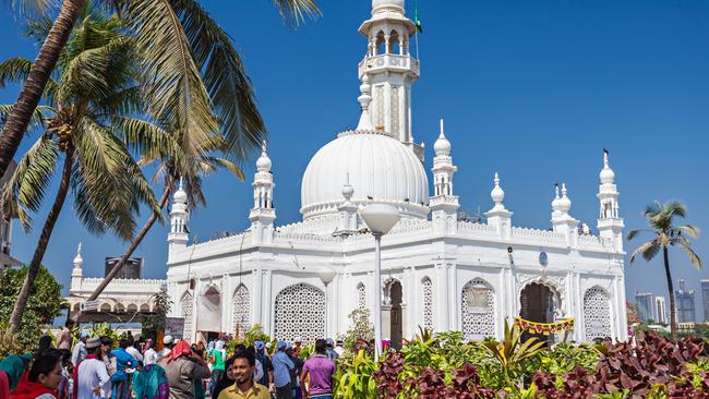 Ornate Muslim architecture of Haji Ali Dargah in Mumbai. 